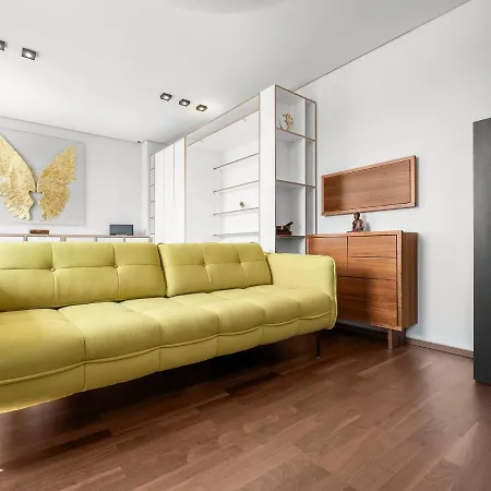 Wonderful In Near Zoo, Puppet Theater Appartement