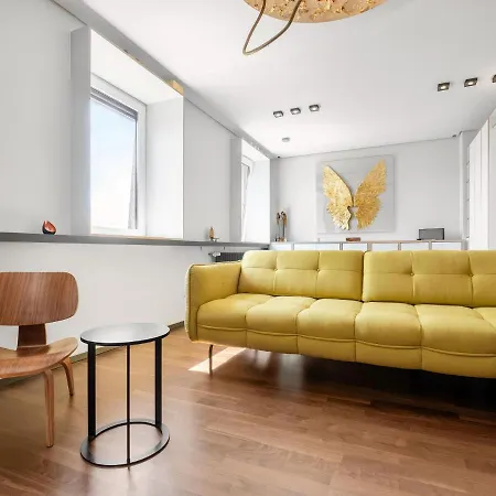 Wonderful In Near Zoo, Puppet Theater Appartement